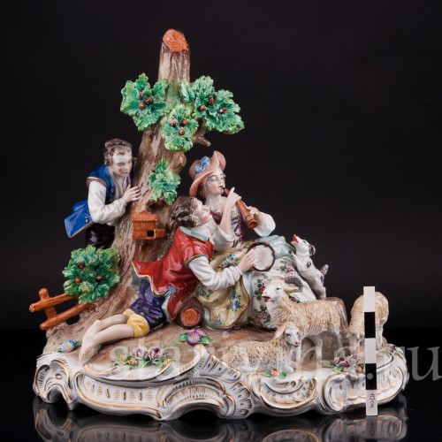 Фарфоровая композиция Тайный поклонник, Sitzendorf, Германия, вт. пол. 20 в.