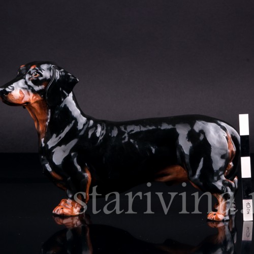 Статуэтка собаки из фарфора Черная такса, Royal Doulton, Великобритания, пер. пол. 20 в.