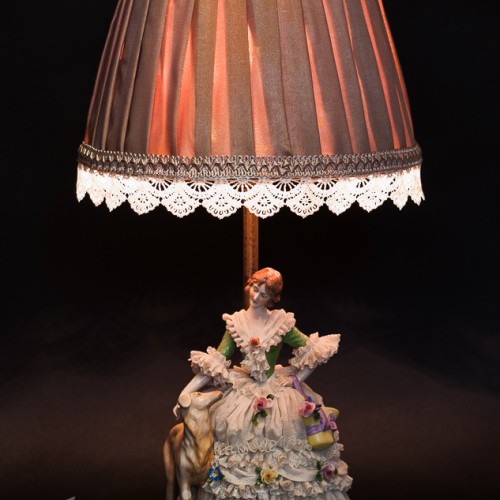 Дама с собакой, кружевная, лампа, Muller & Co, Германия, 1920-30 гг