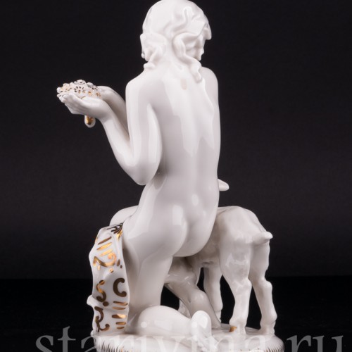 "Грация" (обнаженная девушка с козленком), Hutschenreuther, Германия, 1920-38 гг