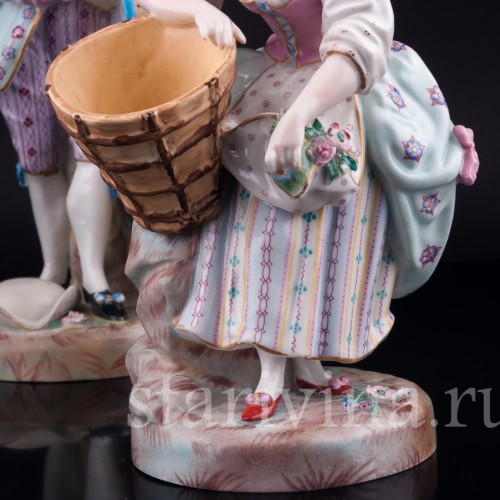Фигурка из фарфора Пара с корзинами, Франция, 19 в.