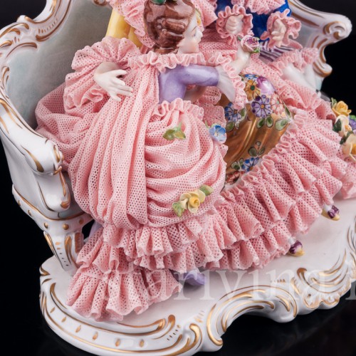 Дама с детьми на диване, кружевная, Volkstedt, Германия, вт. пол. 20 в