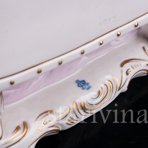 Дама с детьми на диване, кружевная, Volkstedt, Германия, вт. пол. 20 в