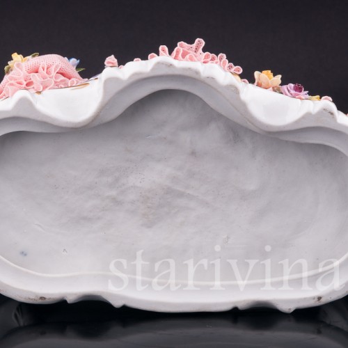 Дама с детьми на диване, кружевная, Volkstedt, Германия, вт. пол. 20 в