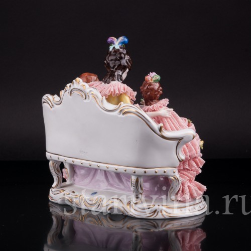 Дама с детьми на диване, кружевная, Volkstedt, Германия, вт. пол. 20 в