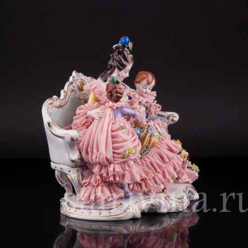 Дама с детьми на диване, кружевная, Volkstedt, Германия, вт. пол. 20 в