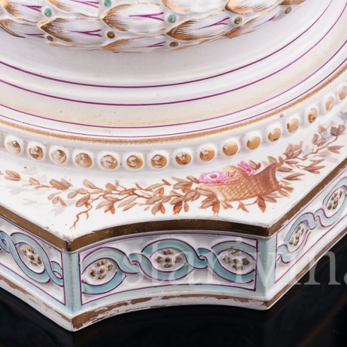 Фарфоровые часы с вазоном и подсвечниками, Majorelle Nancy, Франция, 19 в