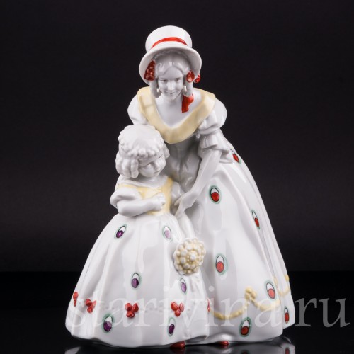 Фарфорвая статуэтка Мама с дочкой, Hertwig & Co, Германия, 1920-30 гг.