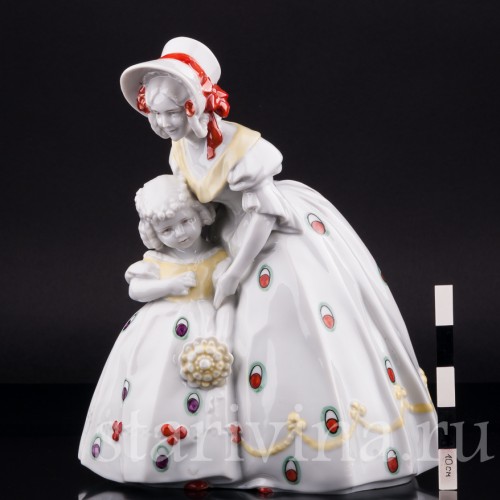 Фарфорвая статуэтка Мама с дочкой, Hertwig & Co, Германия, 1920-30 гг.