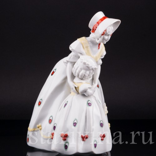 Фарфорвая статуэтка Мама с дочкой, Hertwig & Co, Германия, 1920-30 гг.