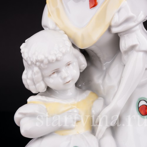 Фарфорвая статуэтка Мама с дочкой, Hertwig & Co, Германия, 1920-30 гг.