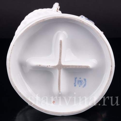 Фарфорвая статуэтка Дети с корзиной, Hertwig & Co, Германия, 1920-30 гг.