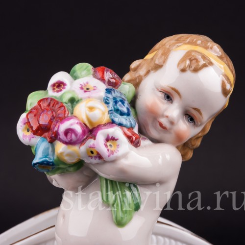 Путти с букетом цветов, Hertwig & Co, Германия, 1920-30 гг