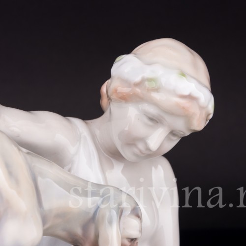 Фарфоровая статуэтка Обнаженная девушка с овечкой Heubach, Германия, нач. 20 в.