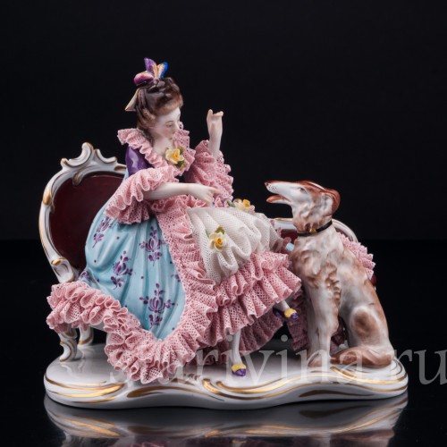 Девушка с борзой на диване, кружевная, Volkstedt, Германия, вт. пол. 20 в