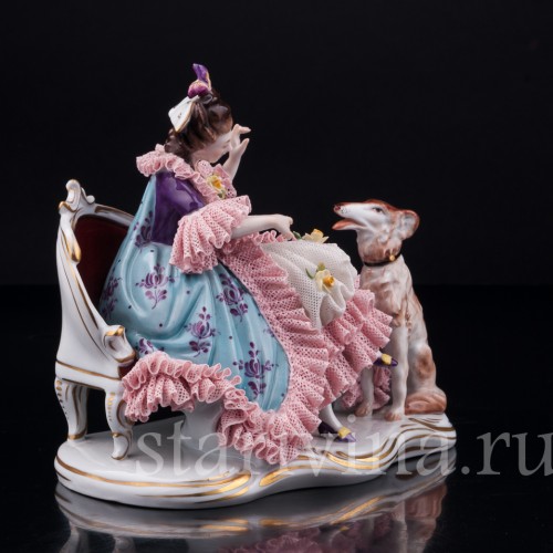 Девушка с борзой на диване, кружевная, Volkstedt, Германия, вт. пол. 20 в