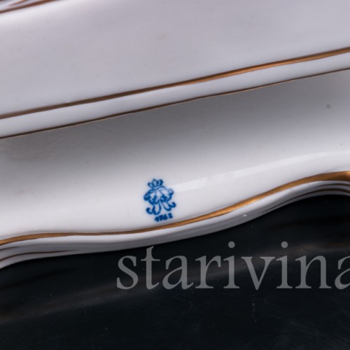 Девушка с борзой на диване, кружевная, Volkstedt, Германия, вт. пол. 20 в