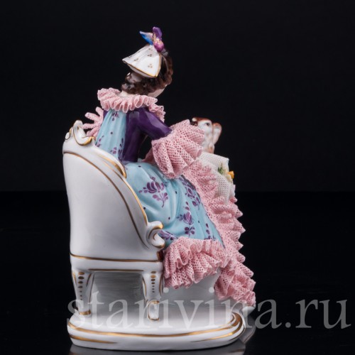 Девушка с борзой на диване, кружевная, Volkstedt, Германия, вт. пол. 20 в