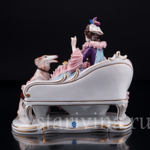 Девушка с борзой на диване, кружевная, Volkstedt, Германия, вт. пол. 20 в