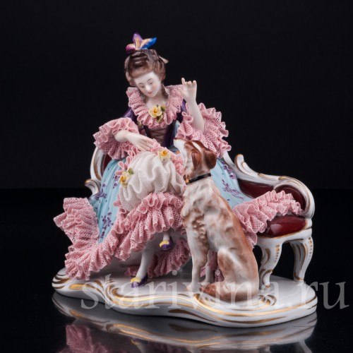 Девушка с борзой на диване, кружевная, Volkstedt, Германия, вт. пол. 20 в