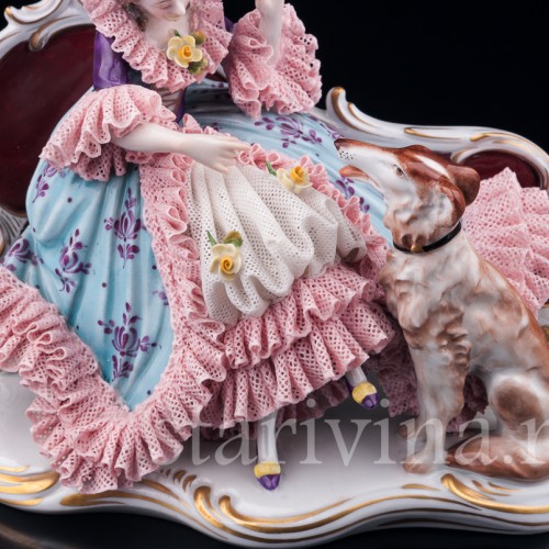 Девушка с борзой на диване, кружевная, Volkstedt, Германия, вт. пол. 20 в