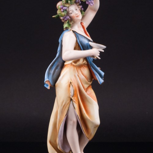 Девушка с чашей и виноградной гроздью, Volkstedt, Германия, 19 в