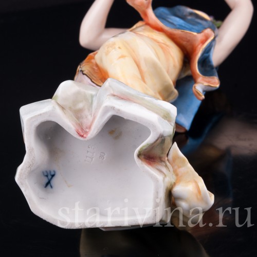 Девушка с чашей и виноградной гроздью, Volkstedt, Германия, 19 в