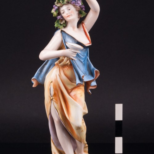 Девушка с чашей и виноградной гроздью, Volkstedt, Германия, 19 в