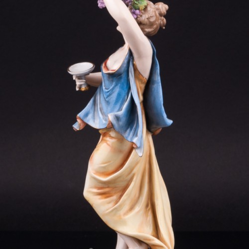 Девушка с чашей и виноградной гроздью, Volkstedt, Германия, 19 в