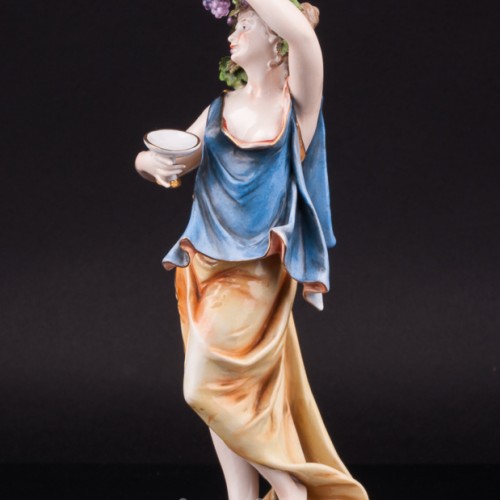 Девушка с чашей и виноградной гроздью, Volkstedt, Германия, 19 в