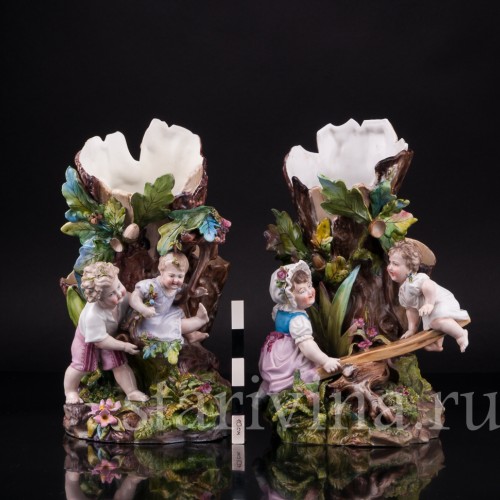 Фарфоровая Вазы Играющие дети, Richard Eckert & Co, Германия, кон. 19 в.