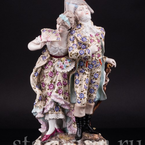 Старинная фигурка из фарфора Прогуливающаяся пара, Volkstedt, Германия, кон. 19 - нач. 20 вв.