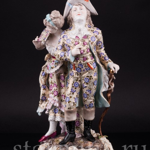 Старинная фигурка из фарфора Прогуливающаяся пара, Volkstedt, Германия, кон. 19 - нач. 20 вв.