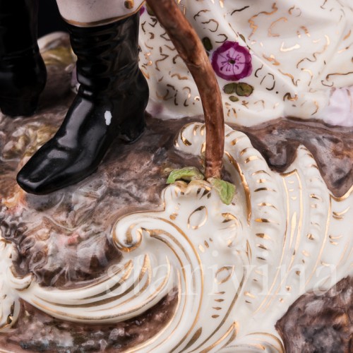 Старинная фигурка из фарфора Прогуливающаяся пара, Volkstedt, Германия, кон. 19 - нач. 20 вв.