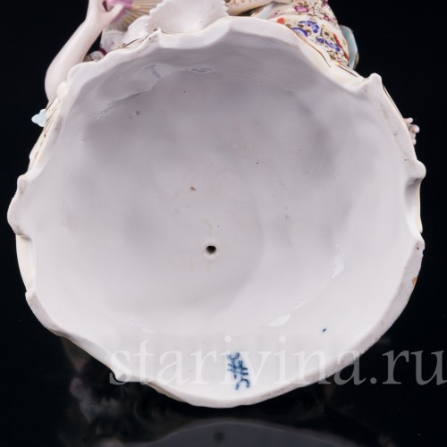 Старинная фигурка из фарфора Прогуливающаяся пара, Volkstedt, Германия, кон. 19 - нач. 20 вв.