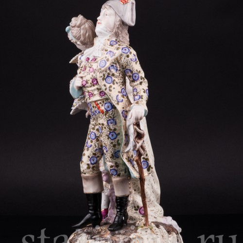 Старинная фигурка из фарфора Прогуливающаяся пара, Volkstedt, Германия, кон. 19 - нач. 20 вв.