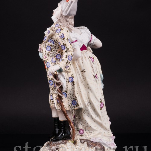 Старинная фигурка из фарфора Прогуливающаяся пара, Volkstedt, Германия, кон. 19 - нач. 20 вв.