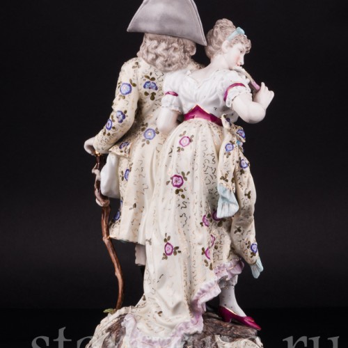Старинная фигурка из фарфора Прогуливающаяся пара, Volkstedt, Германия, кон. 19 - нач. 20 вв.