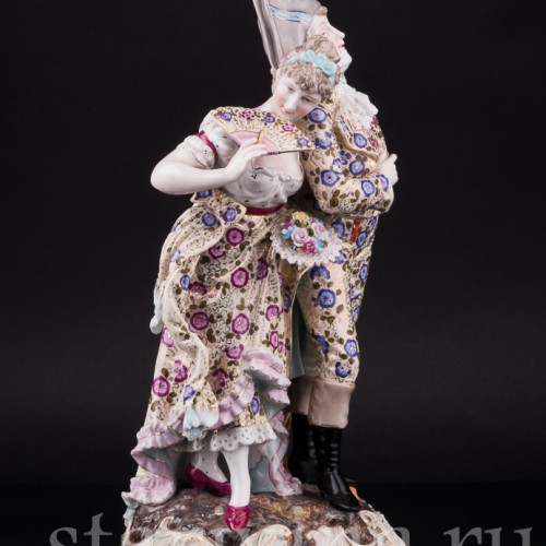 Старинная фигурка из фарфора Прогуливающаяся пара, Volkstedt, Германия, кон. 19 - нач. 20 вв.