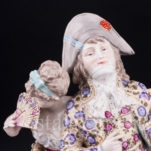 Старинная фигурка из фарфора Прогуливающаяся пара, Volkstedt, Германия, кон. 19 - нач. 20 вв.