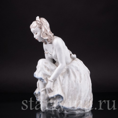 Фарфорвая статуэтка Балерина, завязывающая балетную туфельку, Rosenthal, Германия, 1960 гг.