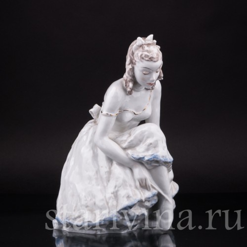 Фарфорвая статуэтка Балерина, завязывающая балетную туфельку, Rosenthal, Германия, 1960 гг.