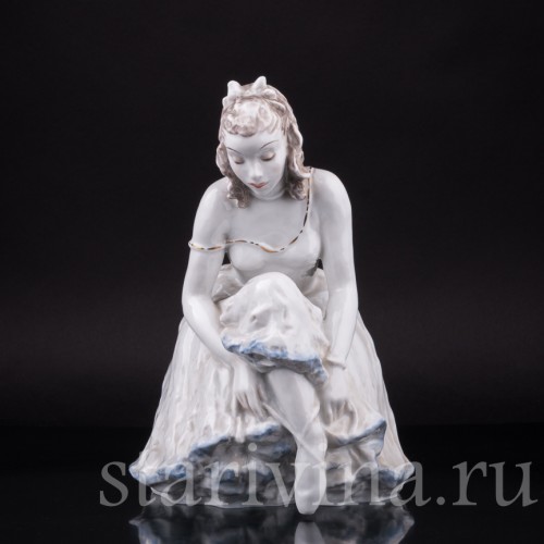 Фарфорвая статуэтка Балерина, завязывающая балетную туфельку, Rosenthal, Германия, 1960 гг.
