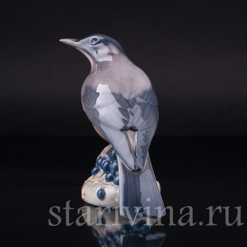 Фигурка птицы из фарфора Дрозд на ягодах, Royal Copenhagen, Дания, 1968 г.