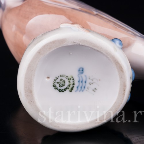 Фигурка птицы из фарфора Дрозд на ягодах, Royal Copenhagen, Дания, 1968 г.