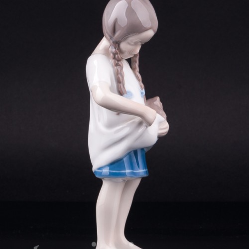 Девочка с котенком, Bing & Grondahl, Дания, 1940-50 гг