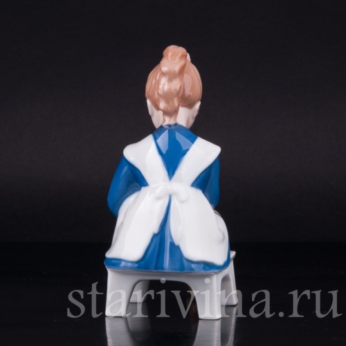 Девочка надевающая ботинок, Мэриэнн, Bing & Grondahl, Дания, вт. пол. 20 в