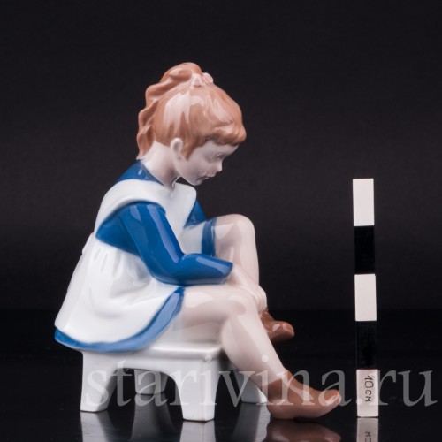 Девочка надевающая ботинок, Мэриэнн, Bing & Grondahl, Дания, вт. пол. 20 в