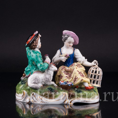 Статуэтка из фарфора Пасторальная пара с птичками и овечкой, Carl Thieme, Германия, сер. 20 в.