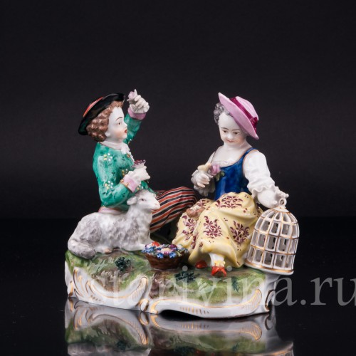 Статуэтка из фарфора Пасторальная пара с птичками и овечкой, Carl Thieme, Германия, сер. 20 в.